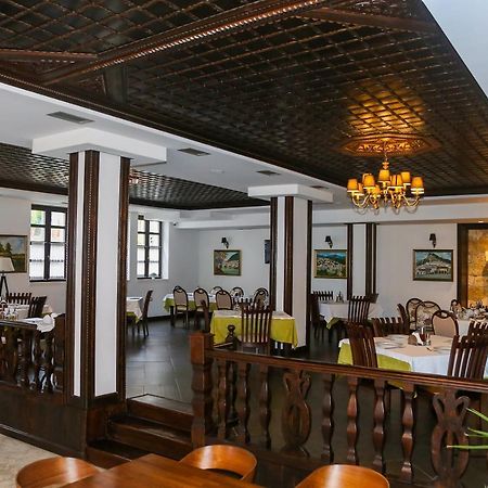 Hotel Onufri Берат Екстериор снимка